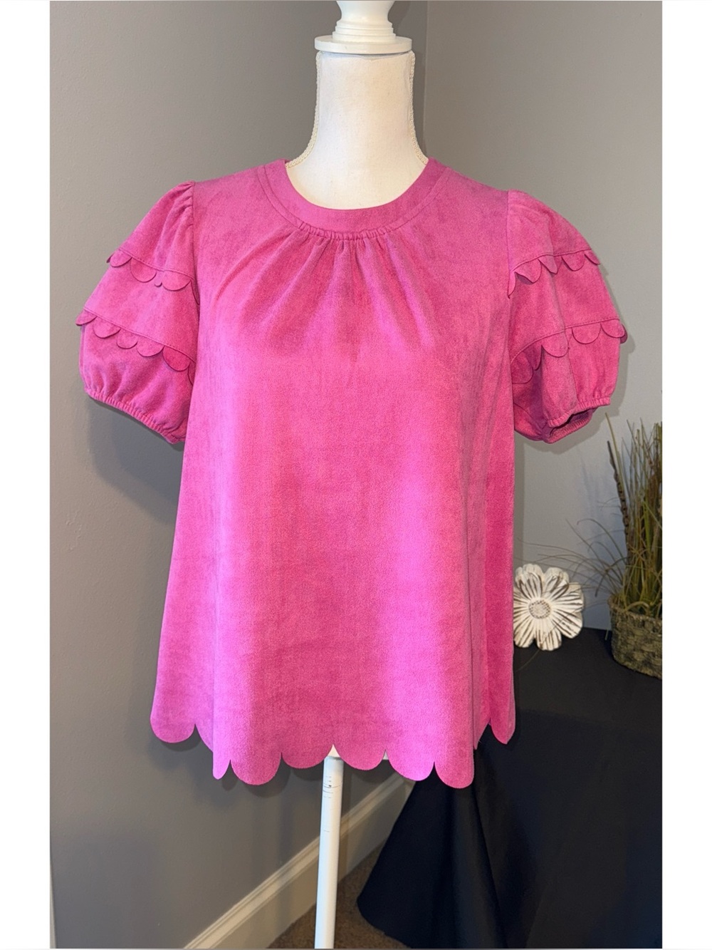 VOY Pink Scallop Puff Sleeve Top Women’s Small Faux Suede Blouse